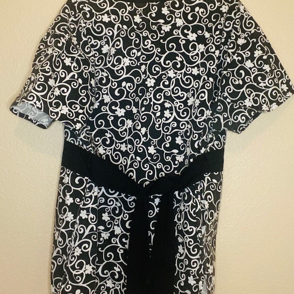 Scrub top - Picture 2 of 2